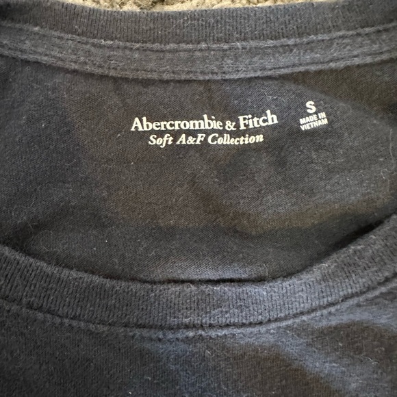 A&F soft black basic tee - Picture 2 of 2